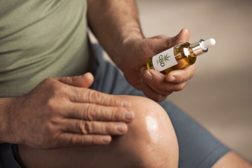 les boomers utilisent de l huile et de la creme de cbd pour traiter les douleurs corporelles (1) (1)