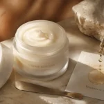 Crème glow visage : pot opalin et sérum vitamine C