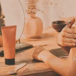 Crème visage autobronzante sans traces sur peau