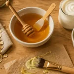 Masque au miel visage : bol de miel doré, textures et ingrédients pour recettes